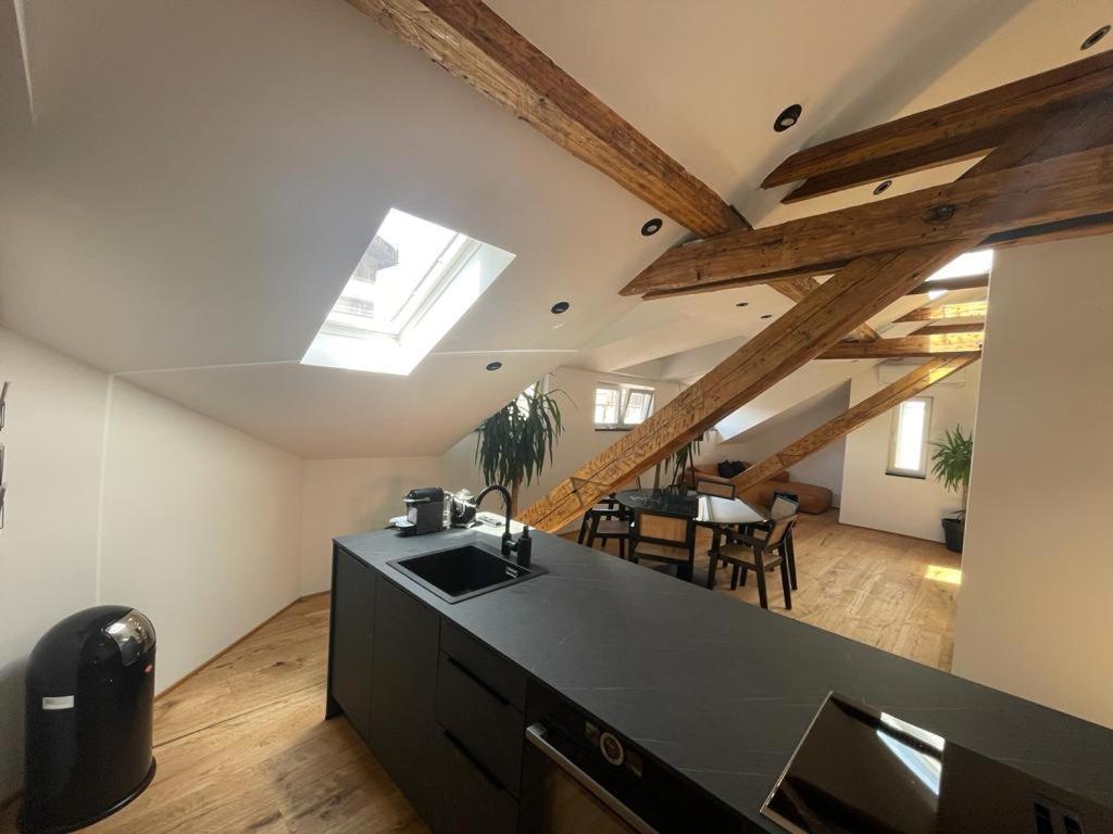 Split Rooftop Loft Экстерьер фото