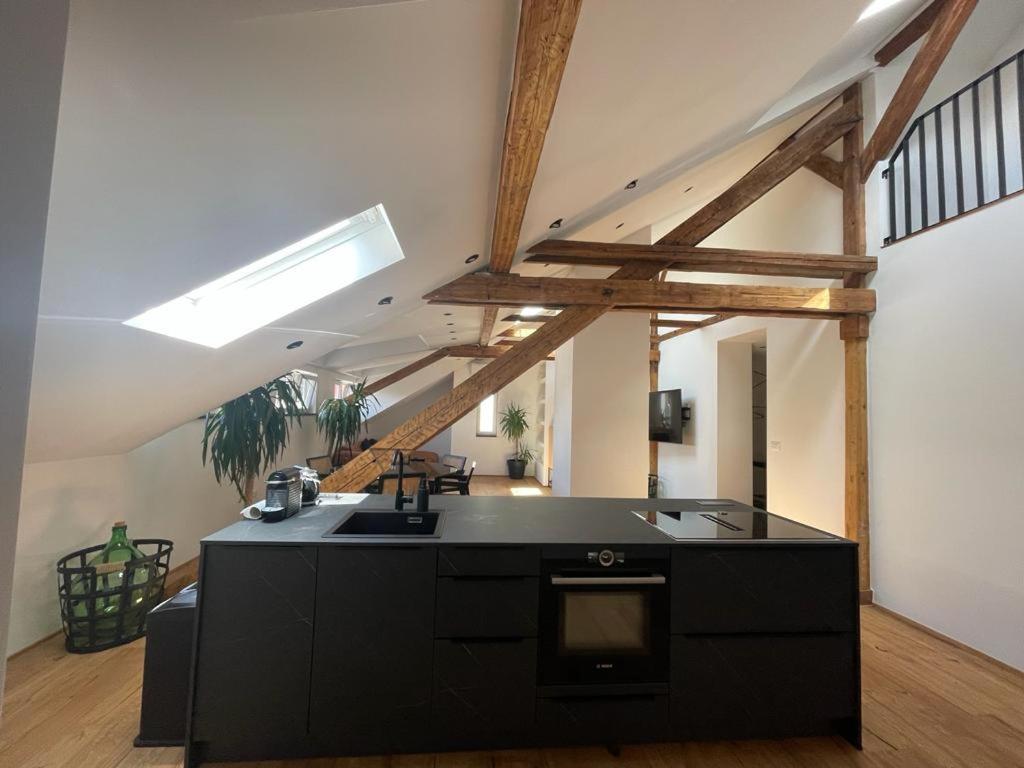 Split Rooftop Loft Экстерьер фото
