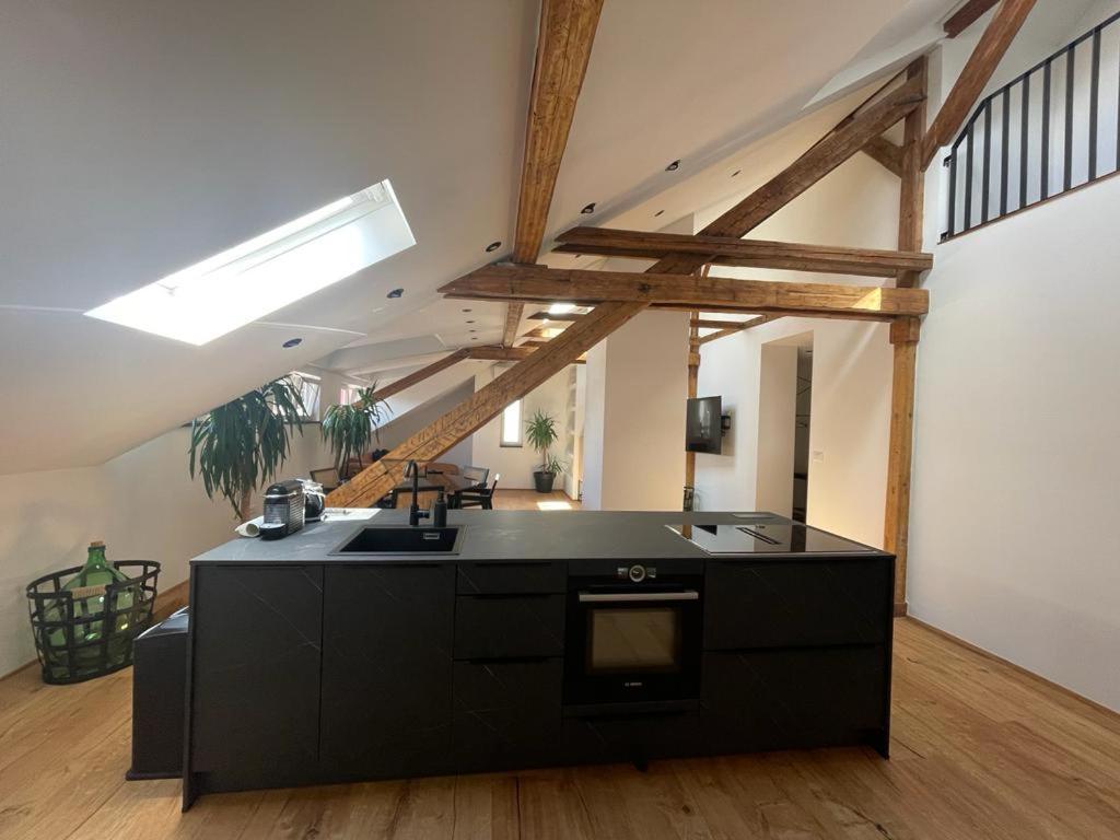 Split Rooftop Loft Экстерьер фото