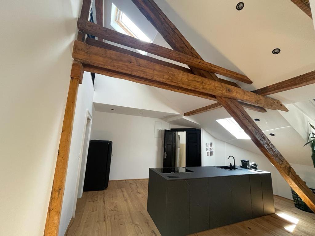 Split Rooftop Loft Экстерьер фото
